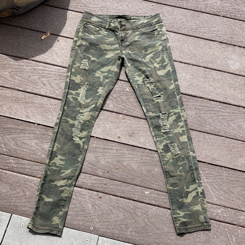 Rue 21 Distressed camo jeans size 1/2